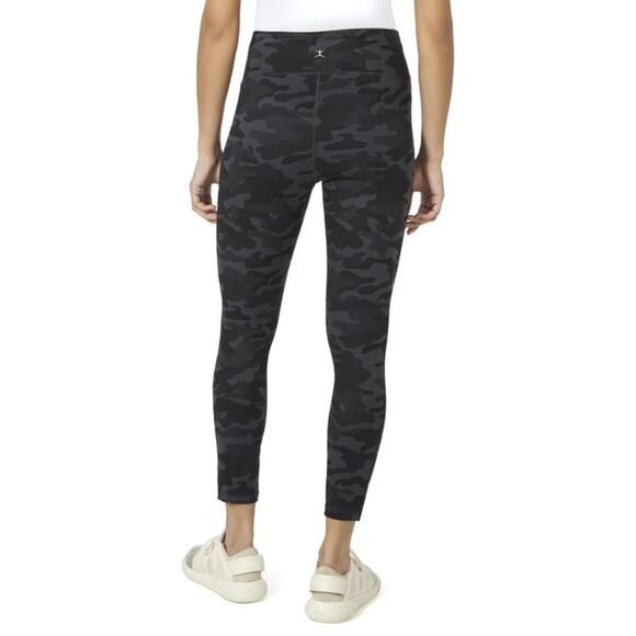 Danskin Black & Gray Camo 7/8 Leggings – Size Medium 🖤 - Picture 2 of 5